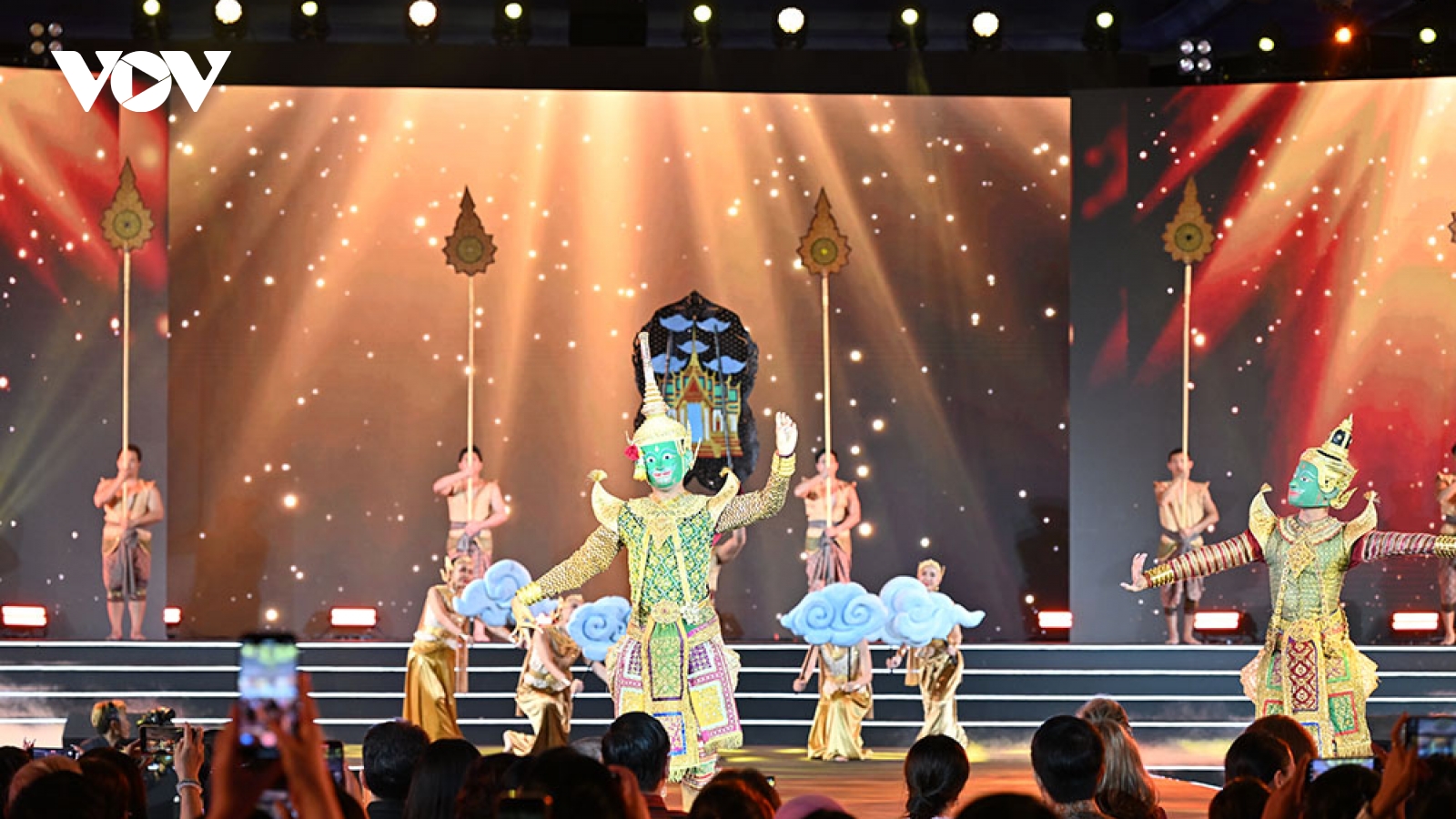 Tơ Lụa Thái Lan: Nét đẹp truyền thống tỏa sáng trên trường quốc tế