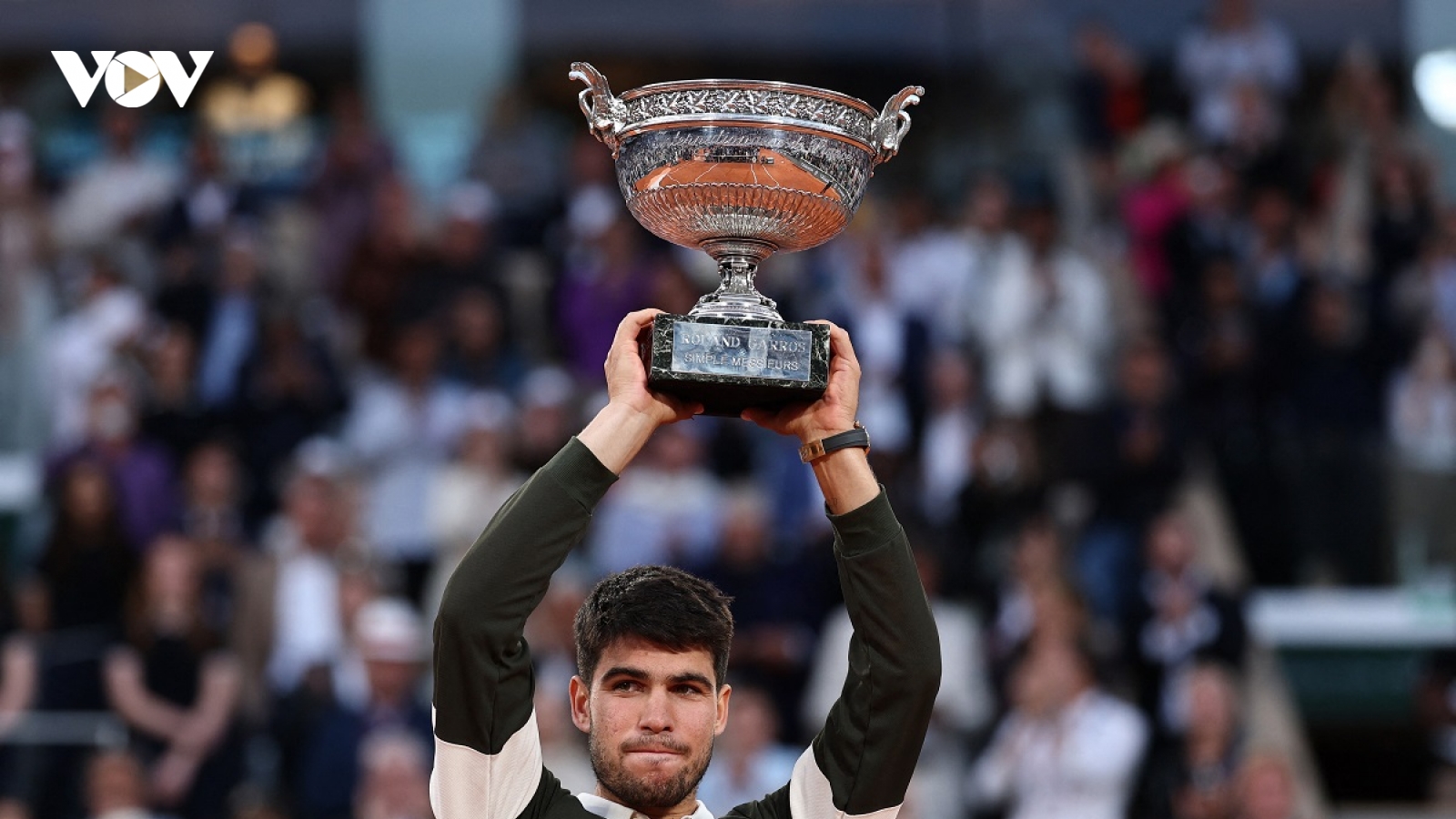 Alcaraz vô địch Roland Garros 2025 sau trận đấu "không tưởng"