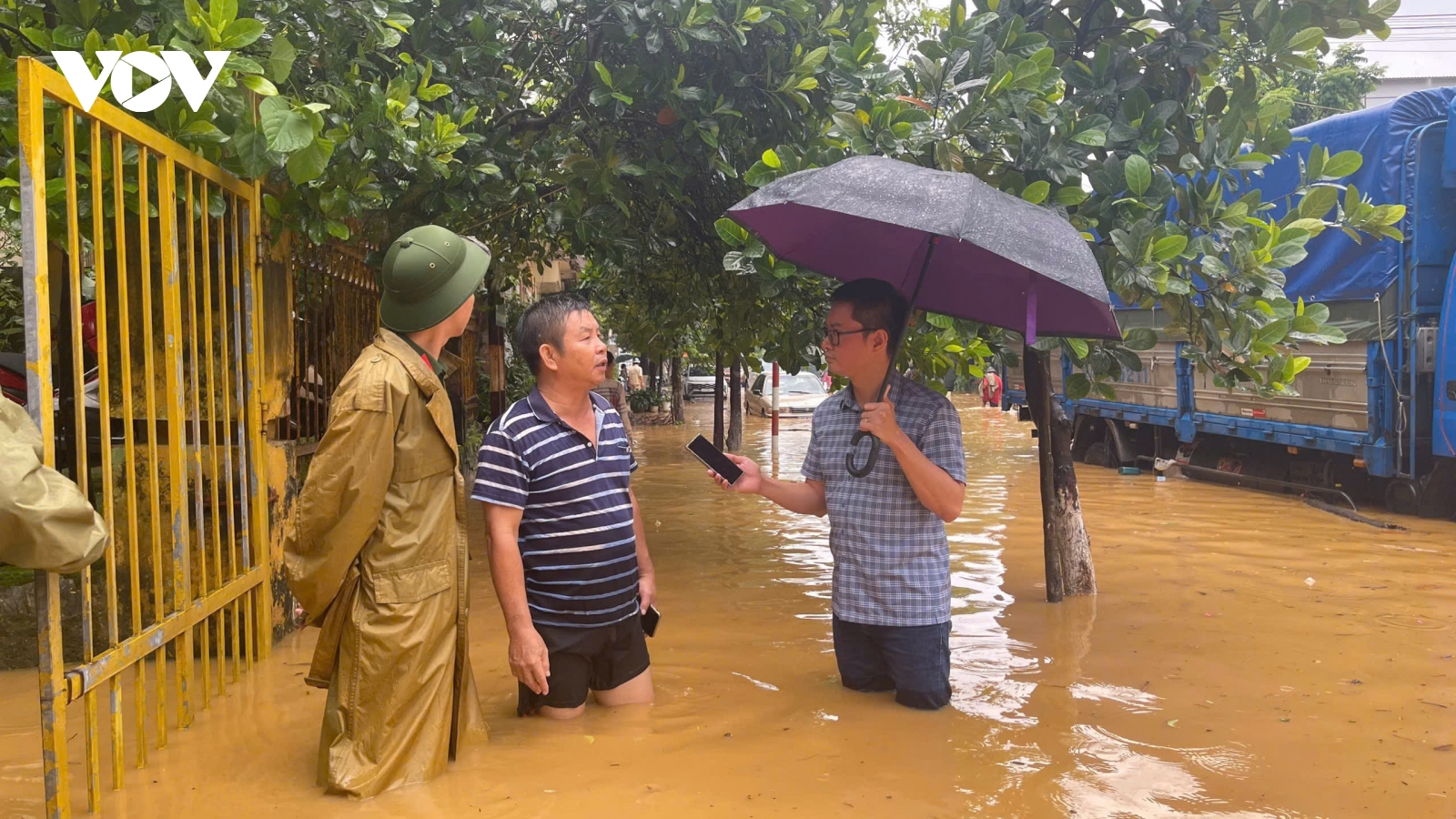 Khi nhà báo bước vào “cuộc chiến” thầm lặng