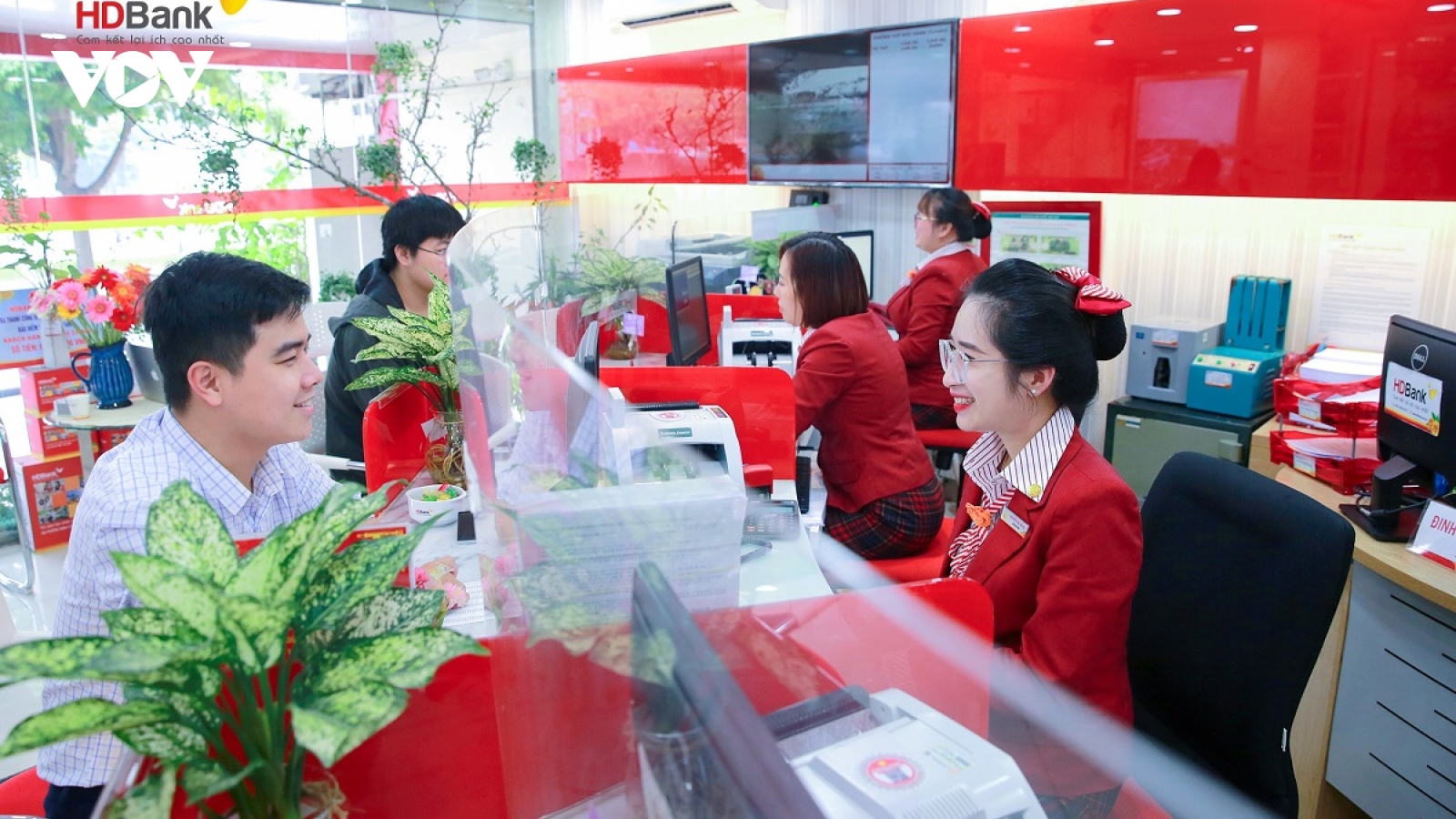 HDBank giữ vị trí thứ 3 Top ngân hàng niêm yết uy tín và hiệu quả nhất Việt Nam