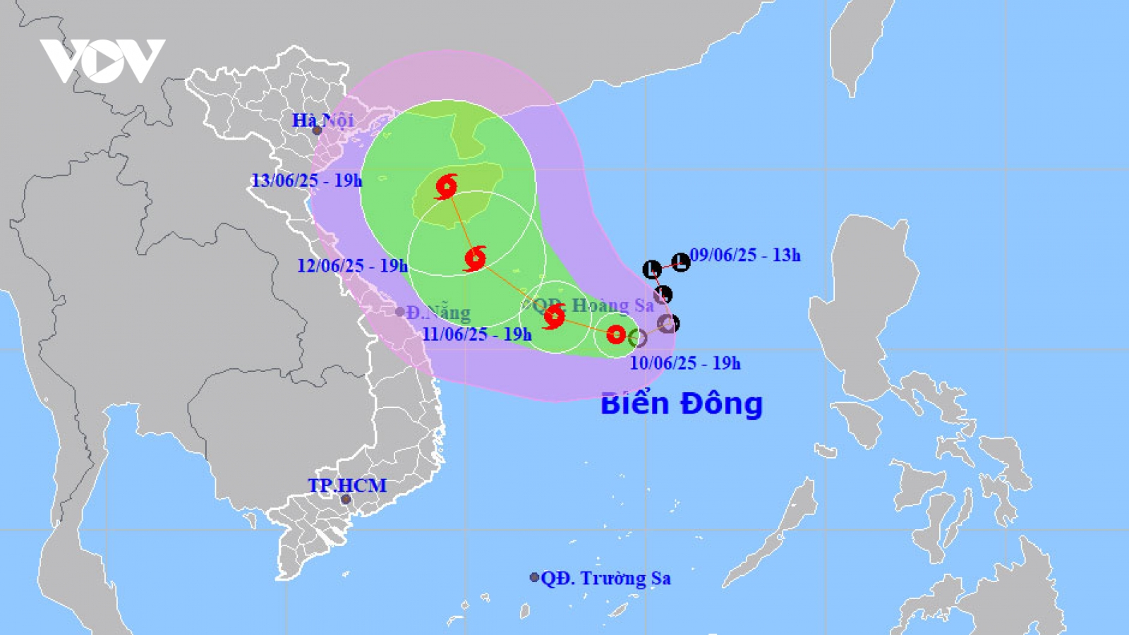 Áp thấp nhiều khả năng mạnh lên thành bão, cách quần đảo Hoàng Sa khoảng 300km