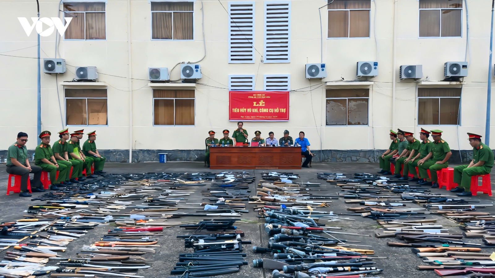 Bạc Liêu tiêu hủy hơn 1.300 vũ khí, công cụ hỗ trợ các loại
