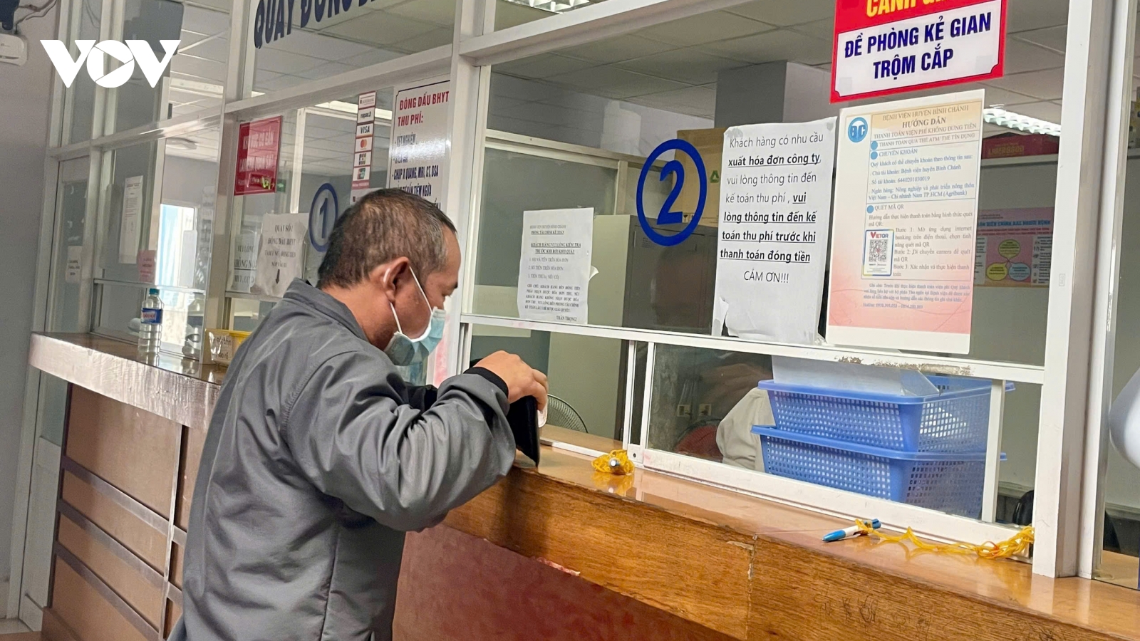 Thận trọng khi nộp tiền tham gia bảo hiểm xã hội, bảo hiểm y tế qua dịch vụ thu