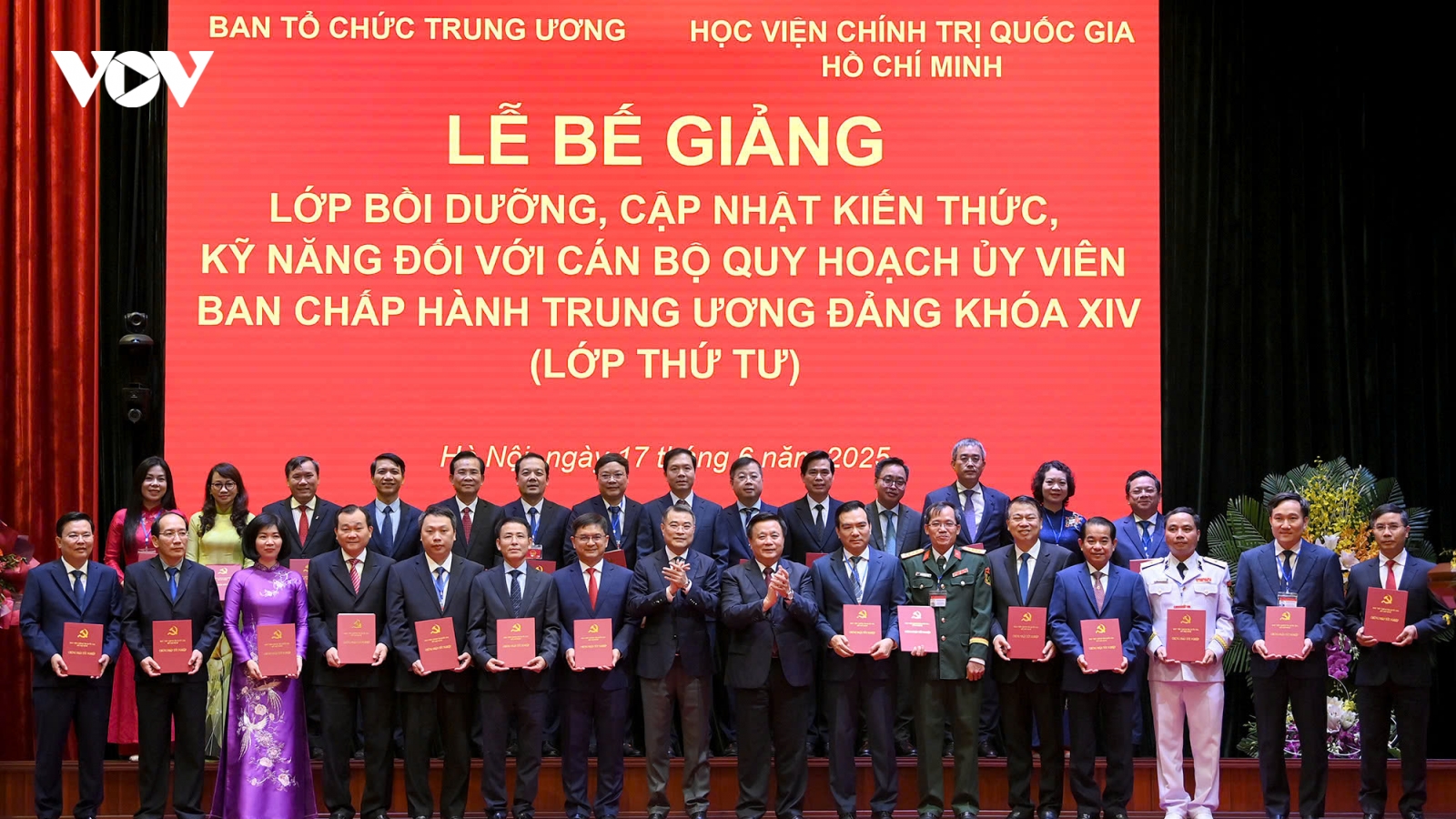 Bế giảng Lớp bồi dưỡng cán bộ quy hoạch Ủy viên Trung ương khóa XIV