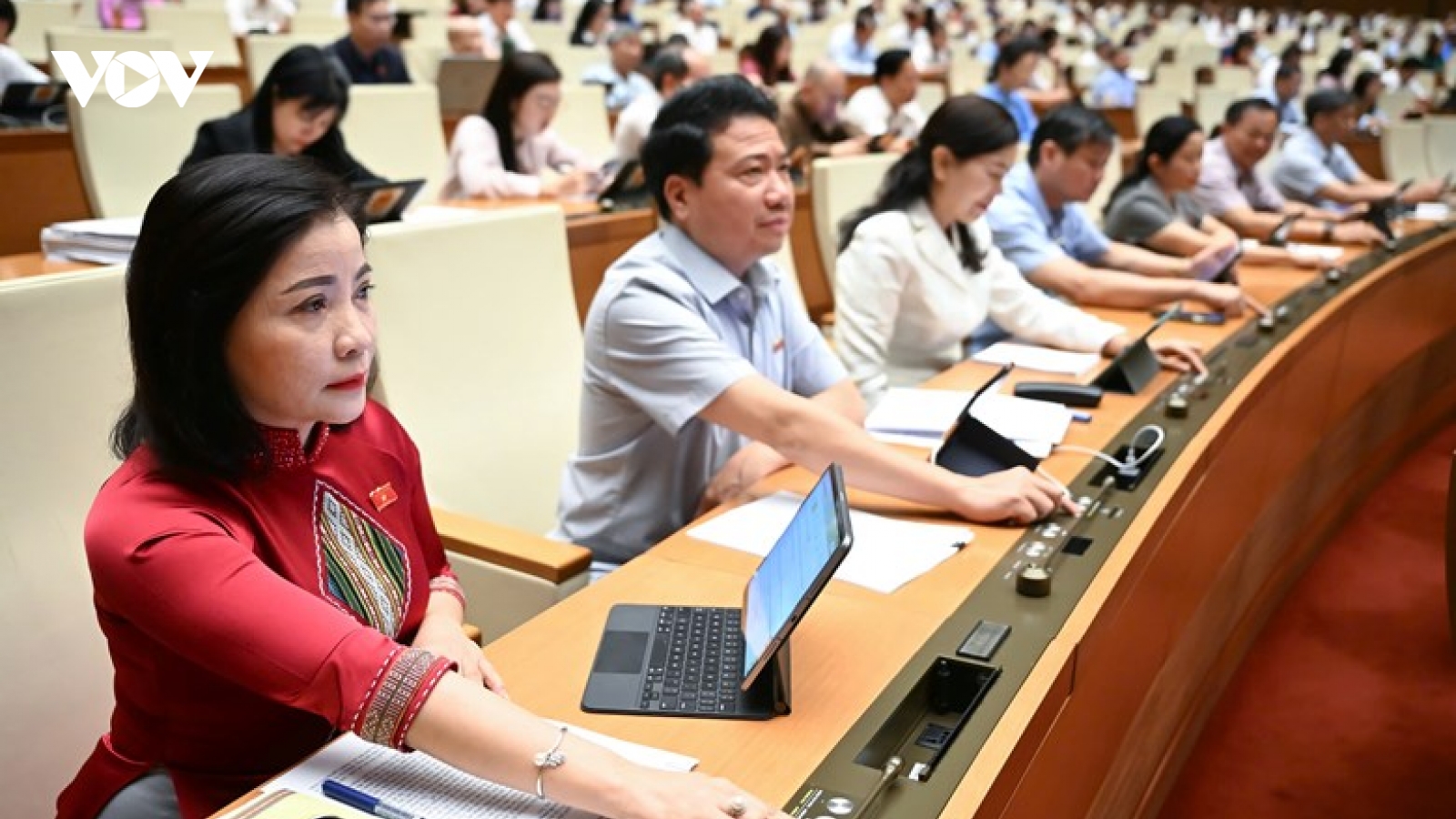 Quốc hội thông qua luật, "nới lỏng" quy định nhập quốc tịch Việt Nam