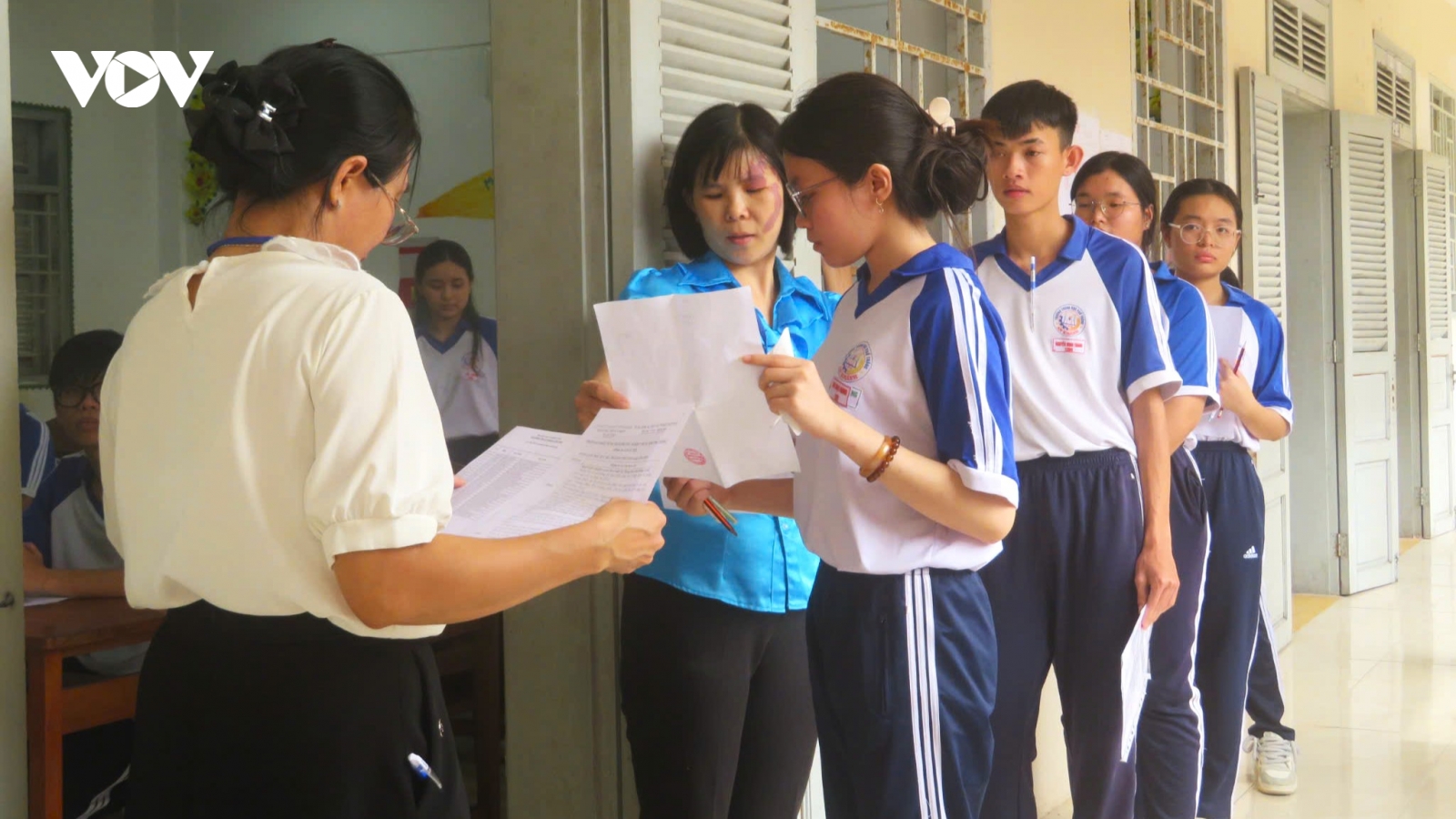 Thí sinh làm thủ tục dự Kỳ thi tốt nghiệp THPT 2025 ở Cần Thơ đạt tỷ lệ 99,25%