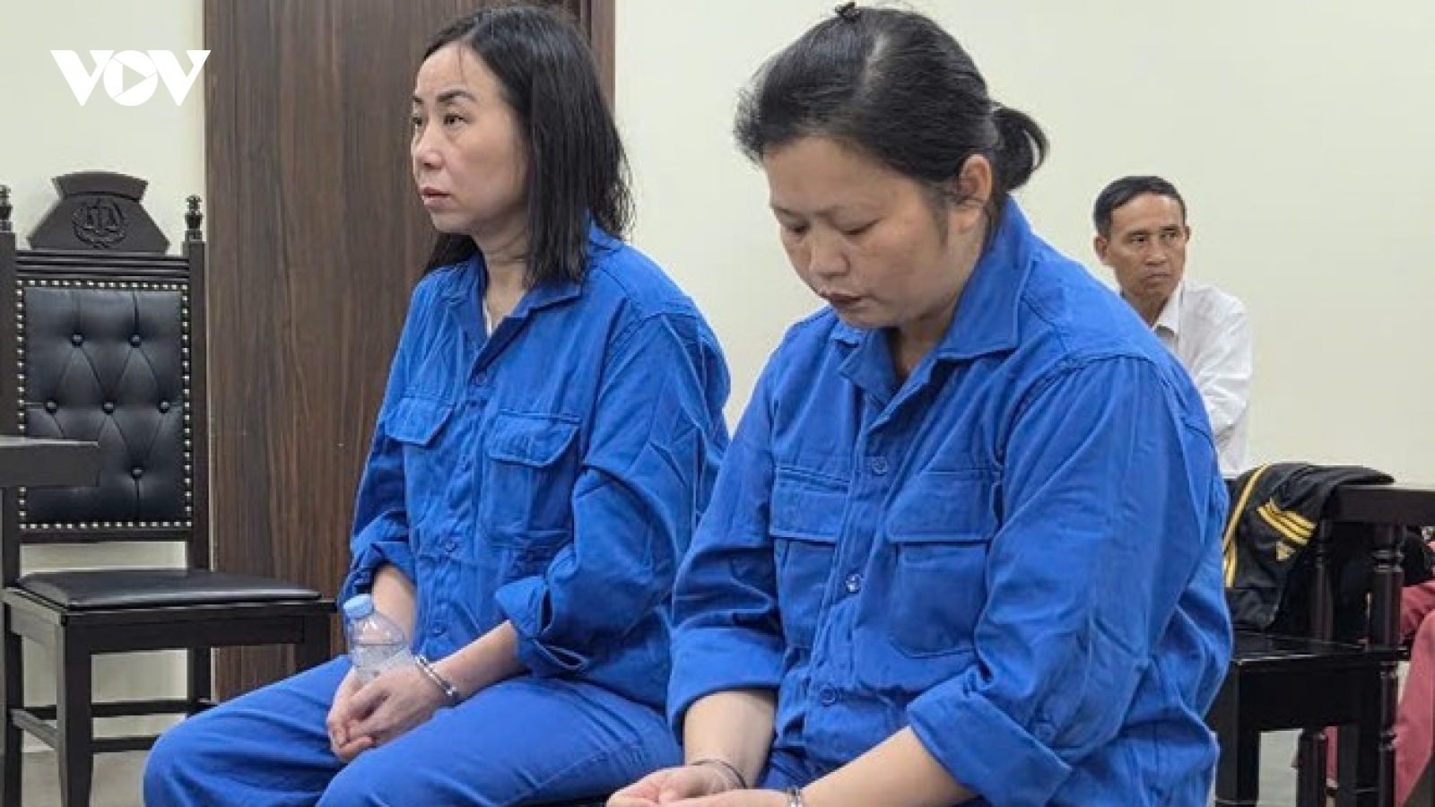 Nữ cán bộ huyện liên kết với thầy bói lừa tiền “đại gia” xăng dầu