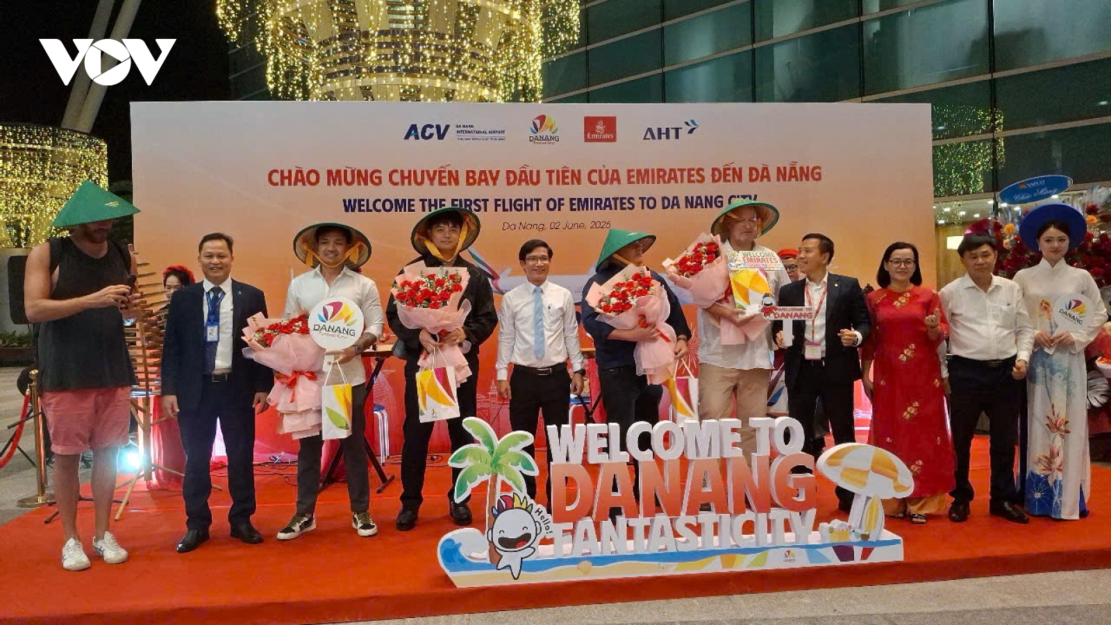Đón 333 hành khách quốc tế trên chuyến bay đầu tiên từ Dubai đến Đà Nẵng