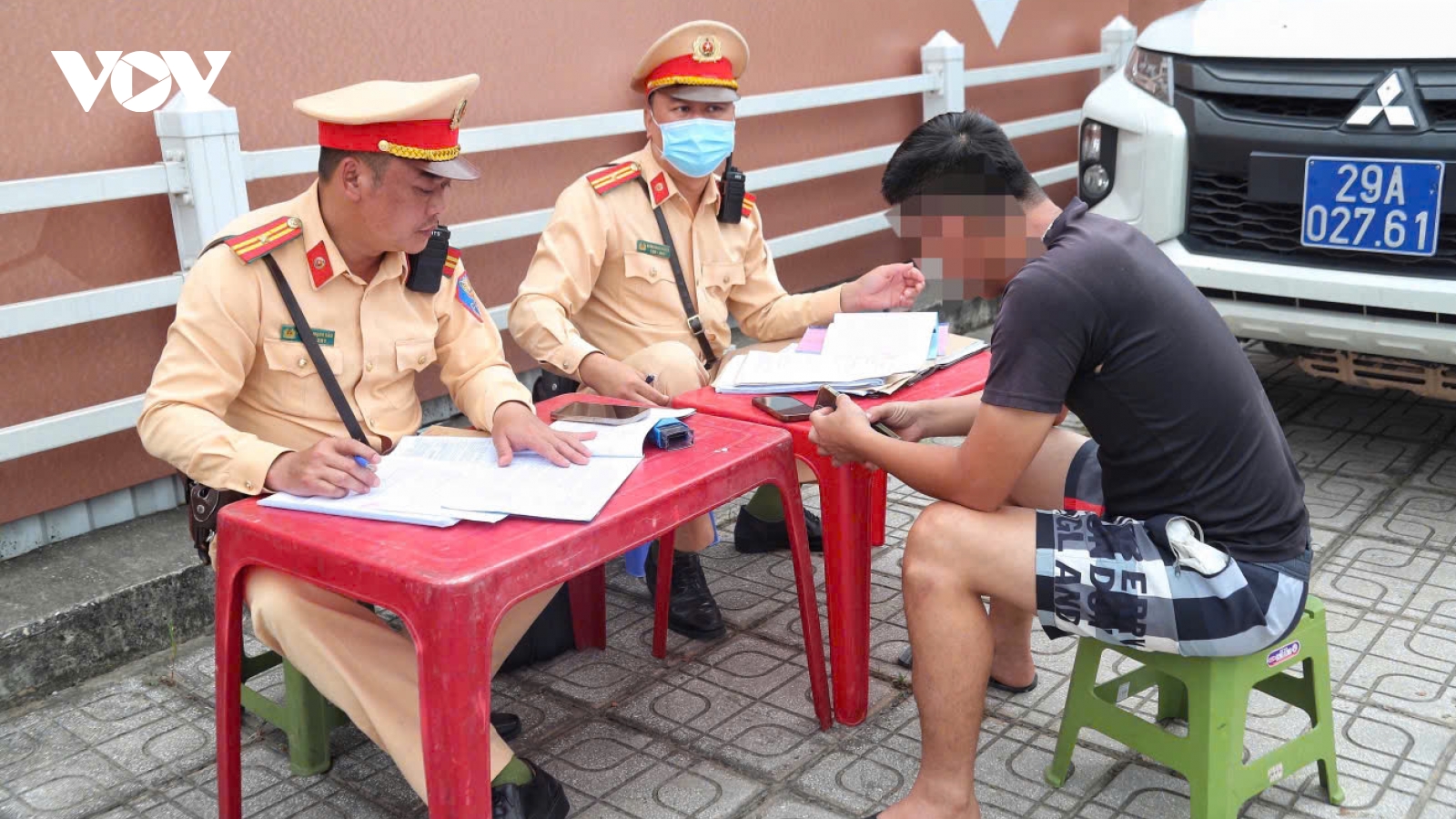 Công an Hà Nội siết chặt xử lý xe chở hàng quá tải