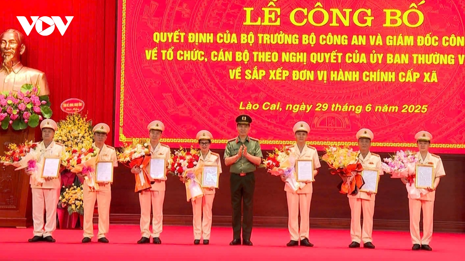 Công bố quyết định về sắp xếp tổ chức, cán bộ Công an tại Lào Cai