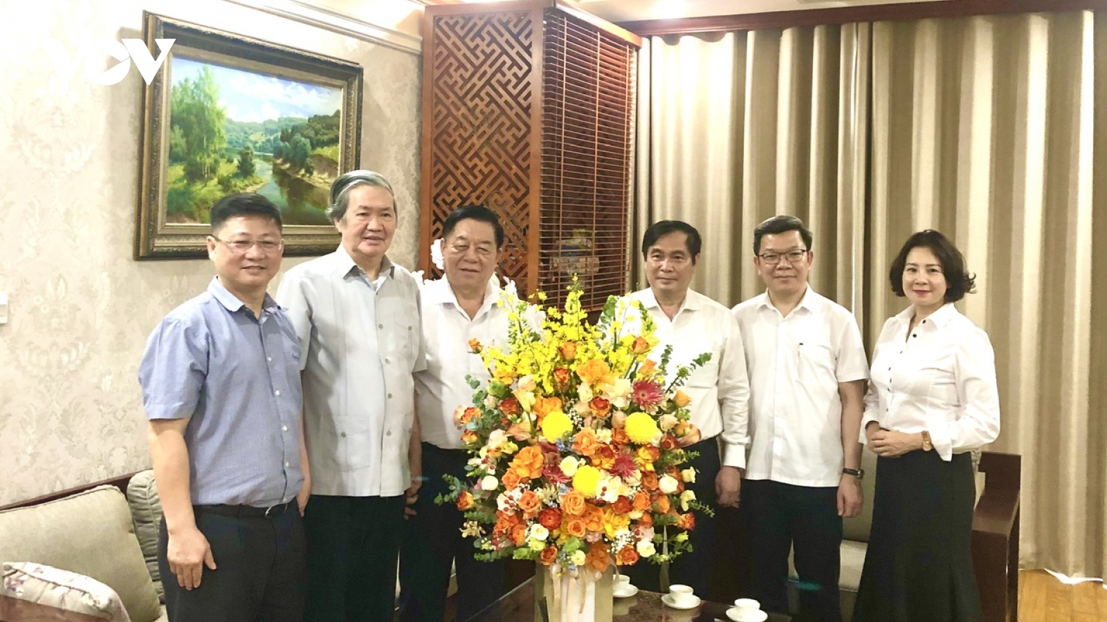Trưởng Ban Tuyên giáo và Dân vận Trung ương chúc mừng các nhà báo lão thành