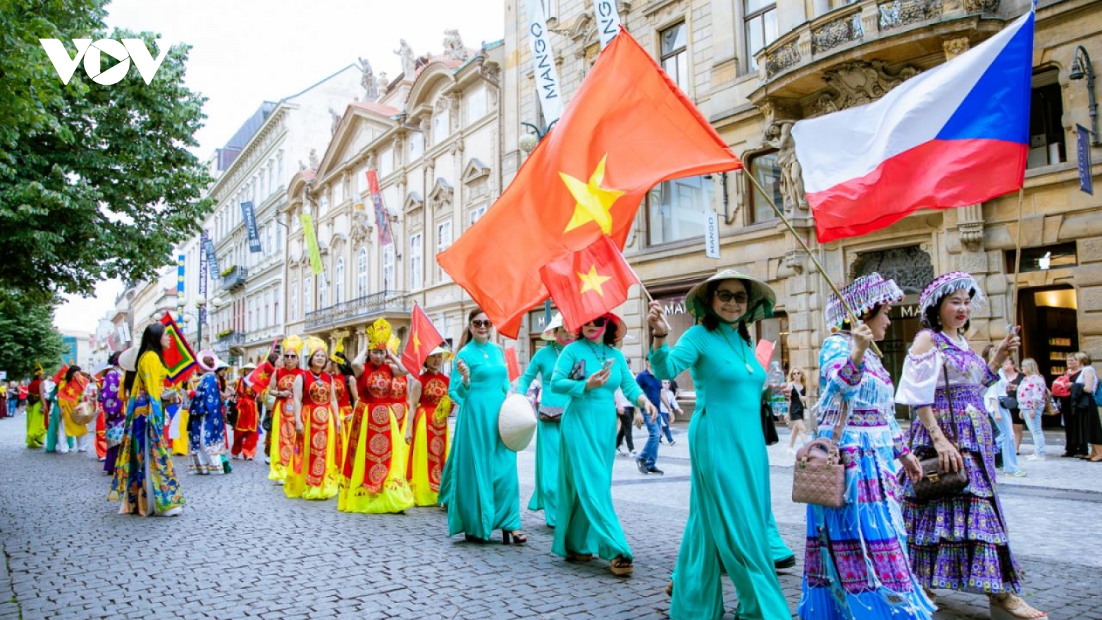 Rực rỡ sắc màu Việt trong Ngày Văn hóa các Dân tộc Thiểu số tại Praha