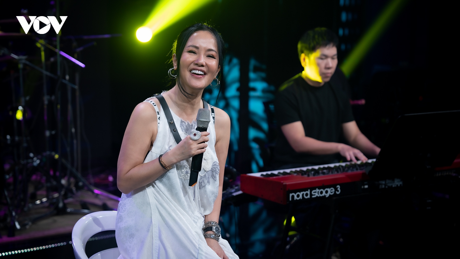 Diva Hồng Nhung nghẹn ngào kể về người đàn ông quan trọng nhất cuộc đời