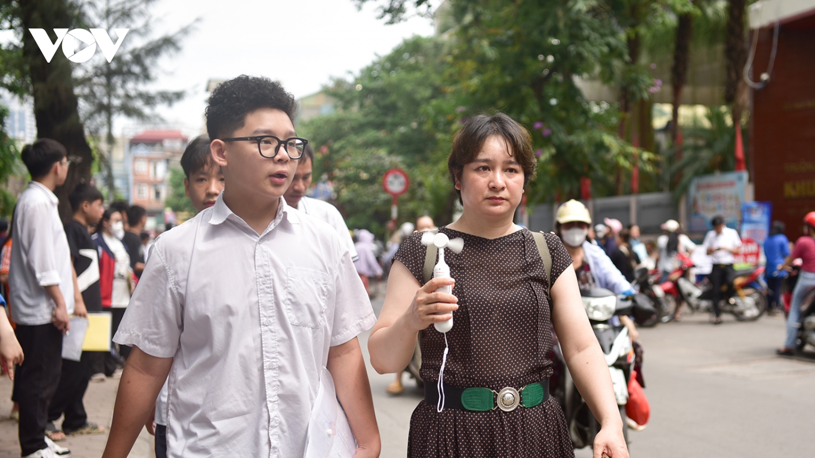 Kỳ thi vào 10: Thí sinh sẵn sàng, phụ huynh lo lắng