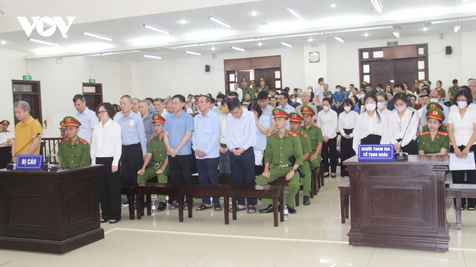 Hơn 100 bị hại xin giảm nhẹ hình phạt cho bị cáo Trịnh Văn Quyết và em gái