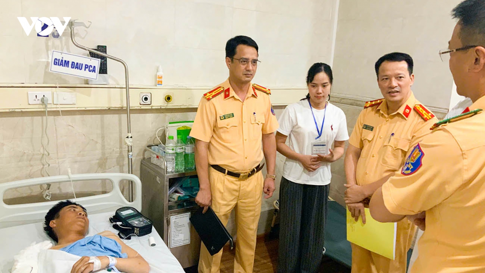 Ô tô tải tông gãy tay thượng uý cảnh sát cơ động trên cao tốc