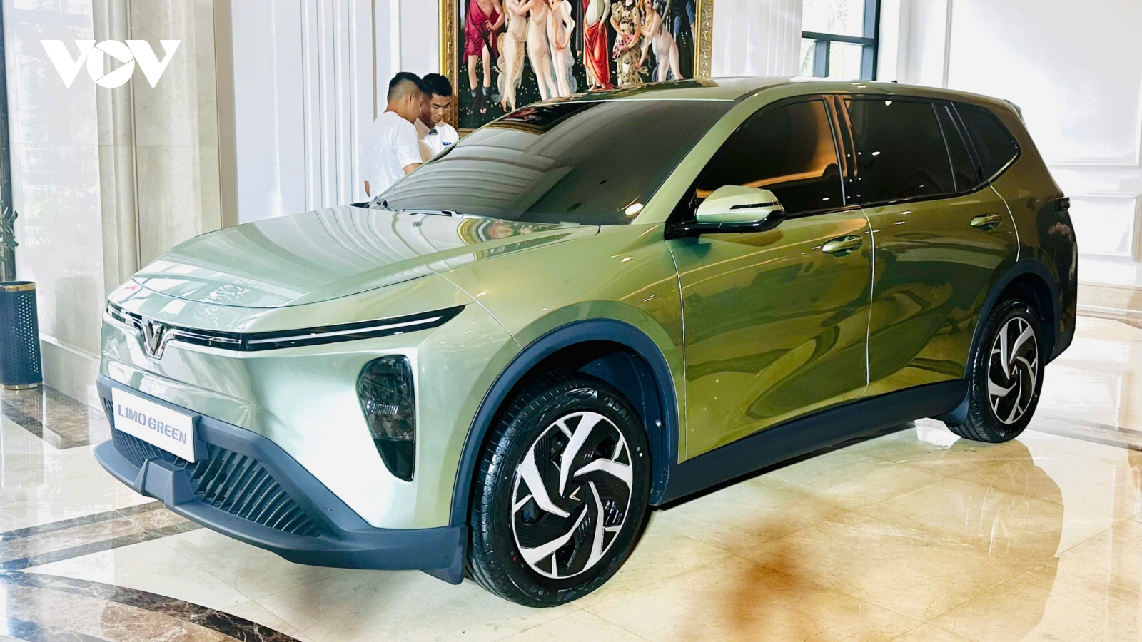 Ảnh chi tiết xe điện 7 chỗ VinFast Limo Green ngoài đời thực