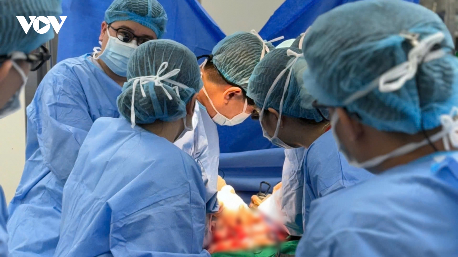 Ca ghép gan xuyên đêm nối dài sự sống cho quân nhân bị ung thư