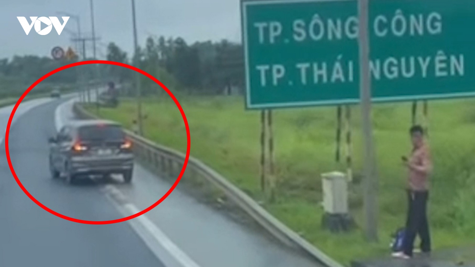 Lùi xe trên cao tốc Hà Nội - Thái Nguyên, nữ tài xế bị phạt 35 triệu