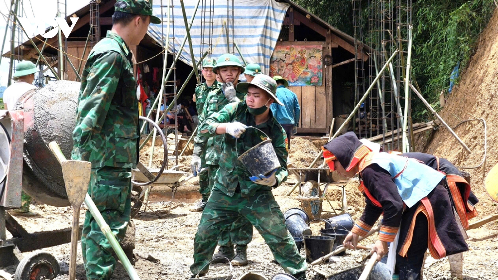 Vượt nắng thắng mưa, giúp dân biên giới Lai Châu xóa nhà tạm