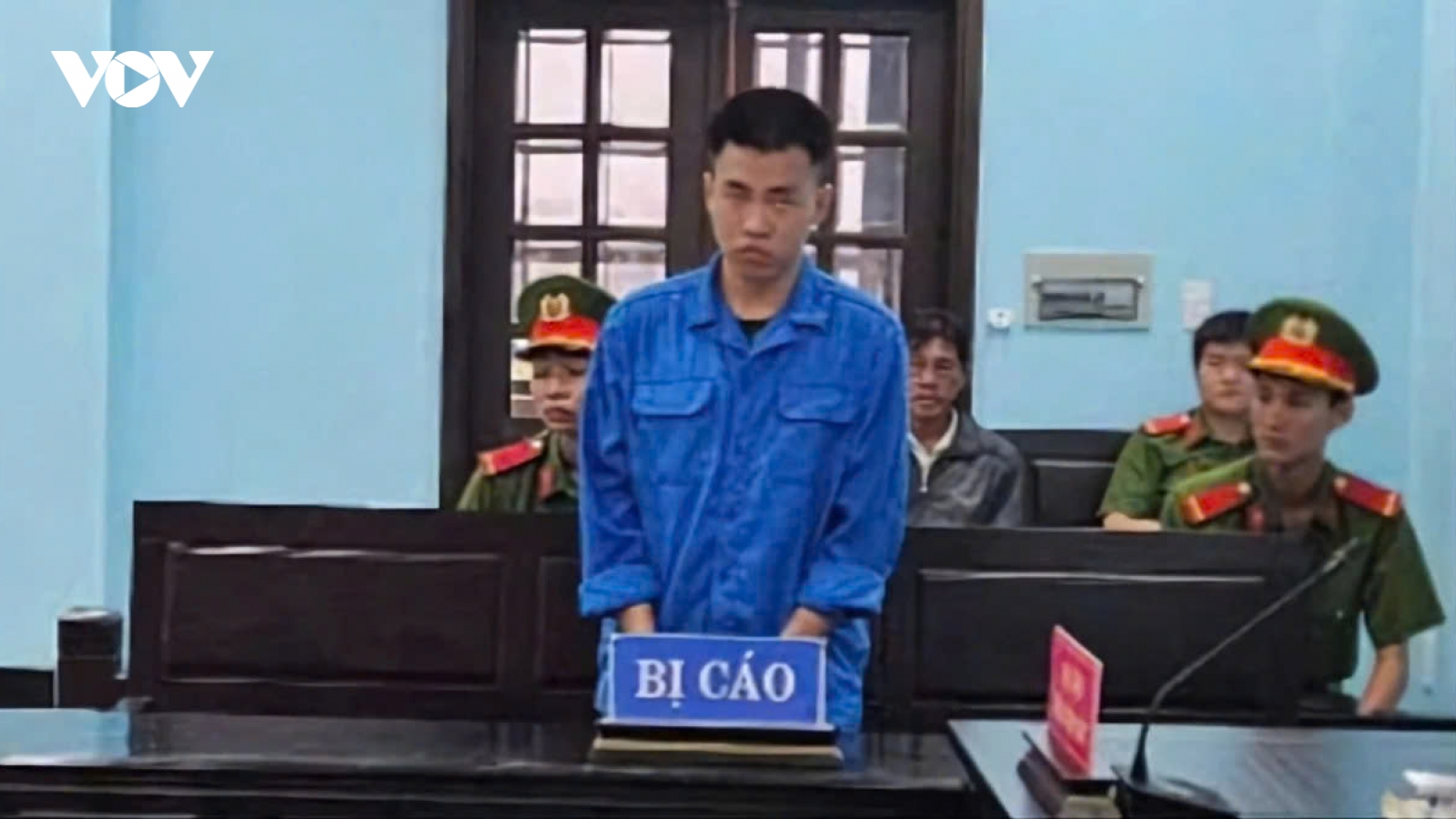 Nóng 24h: Lãnh 8 năm tù vì hiếp dâm người dưới 16 tuổi