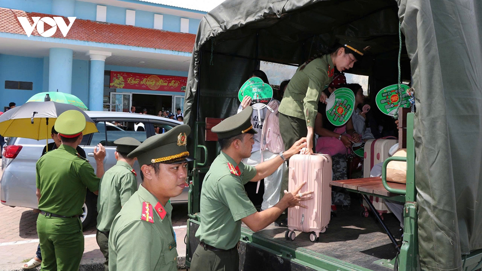 Hỗ trợ 142 thí sinh huyện đảo Kiên Hải vượt biển vào đất liền thi tốt nghiệp THPT