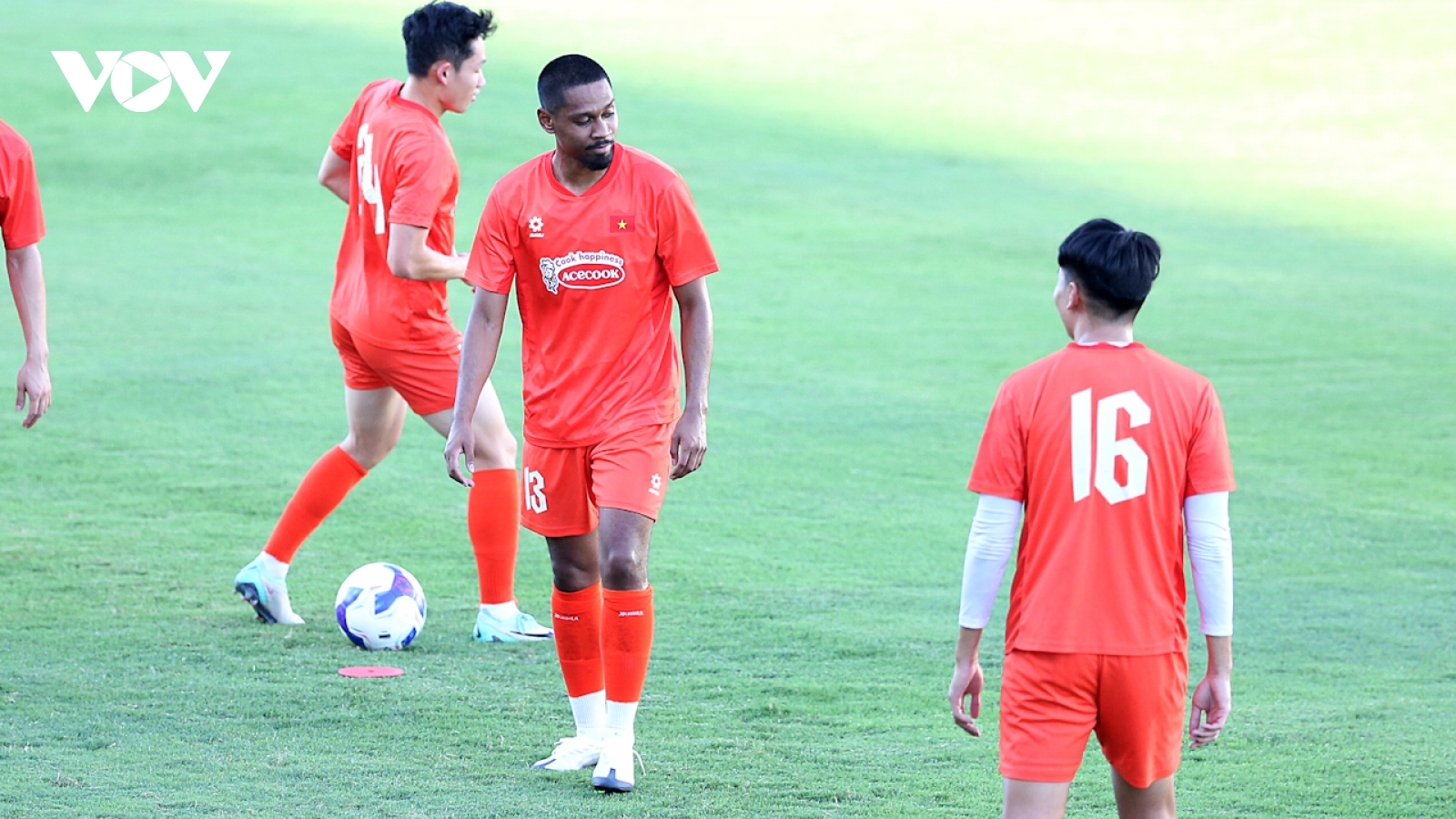 Quang Vinh Pendant tiết lộ cảm xúc trong lần đầu tiên góp mặt trong ĐT Việt Nam