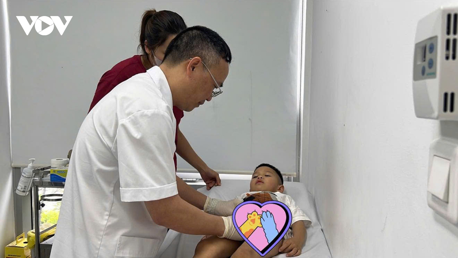Khám, tư vấn, phẫu thuật nhân đạo bệnh lý bất thường bộ phận sinh dục nam