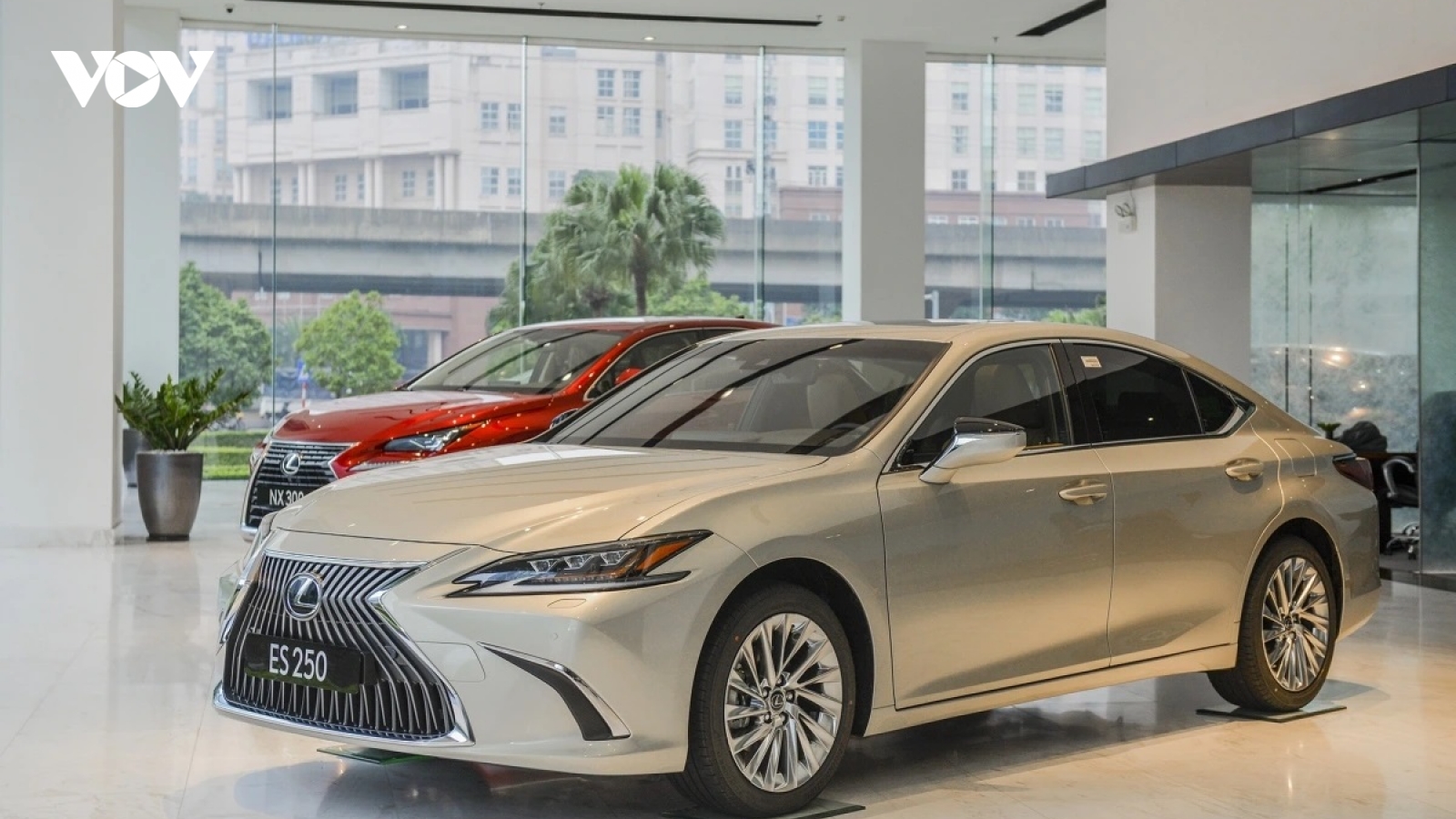 Nhờ mức thuế nhập khẩu mới, Lexus ES giảm giá tới 260 triệu đồng