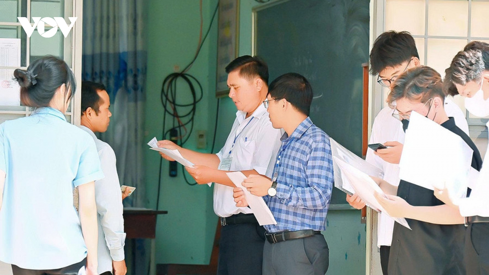 2 thí sinh ở Gia Lai bị đình chỉ vì mang điện thoại vào phòng thi