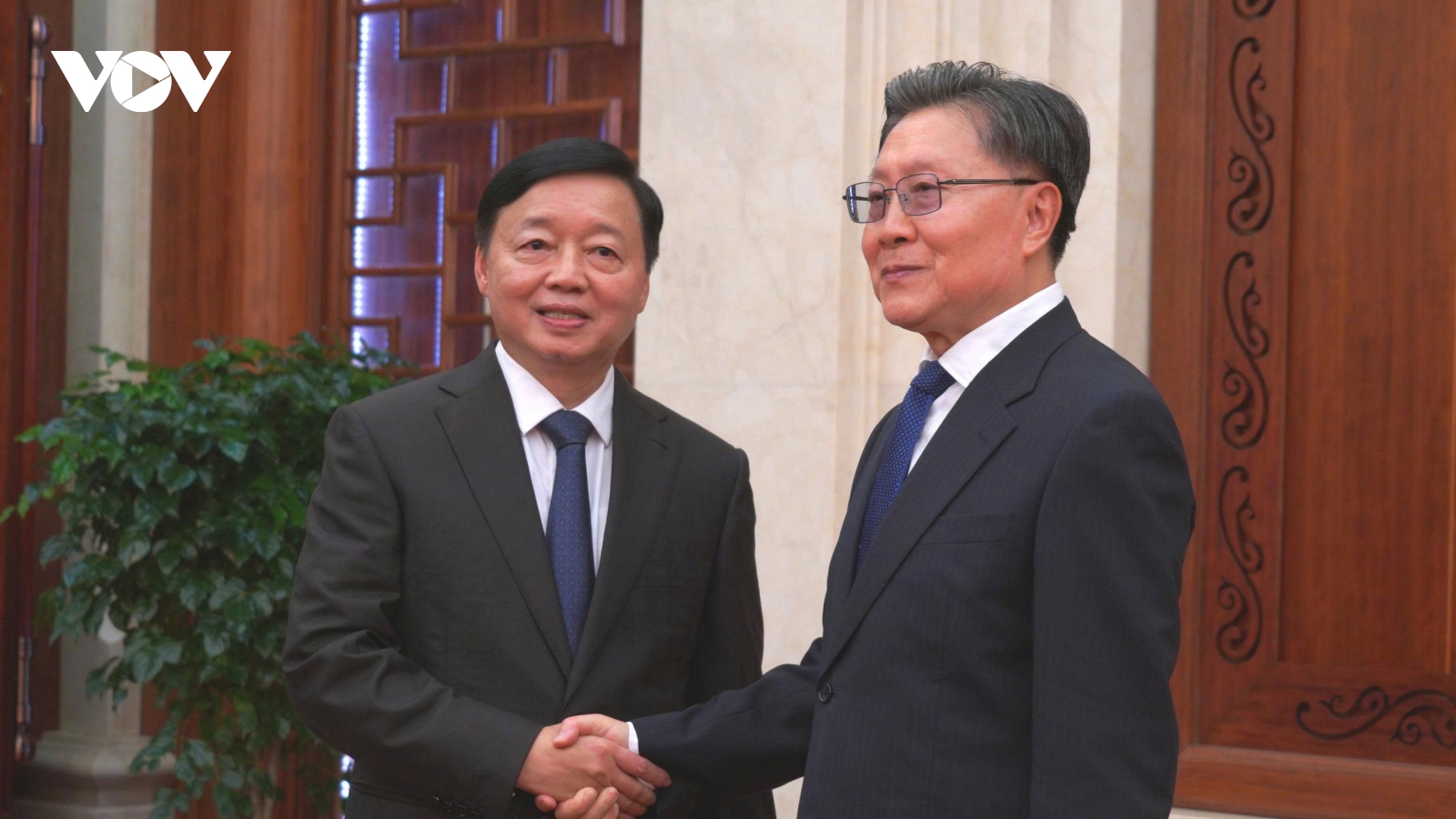 Phó Thủ tướng hội kiến Phó Uỷ viên trưởng Nhân đại Toàn quốc Trung Quốc