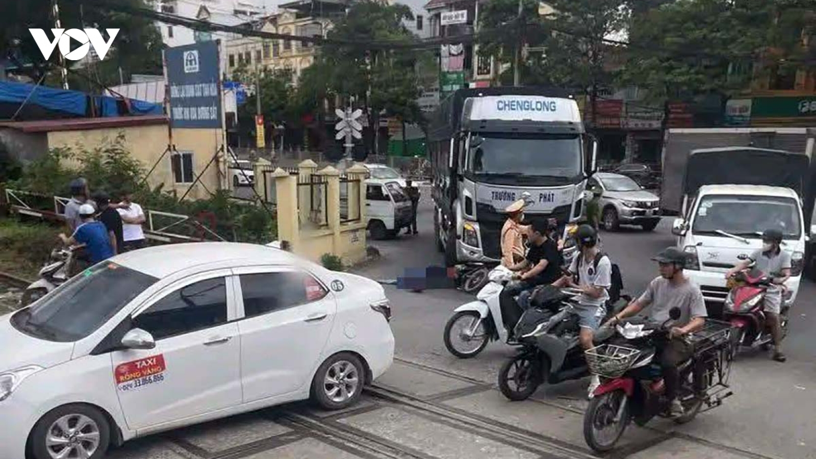 Nữ sinh tử vong sau khi va chạm với xe tải ở ngã ba Ngọc Hồi - Phan Trọng Tuệ
