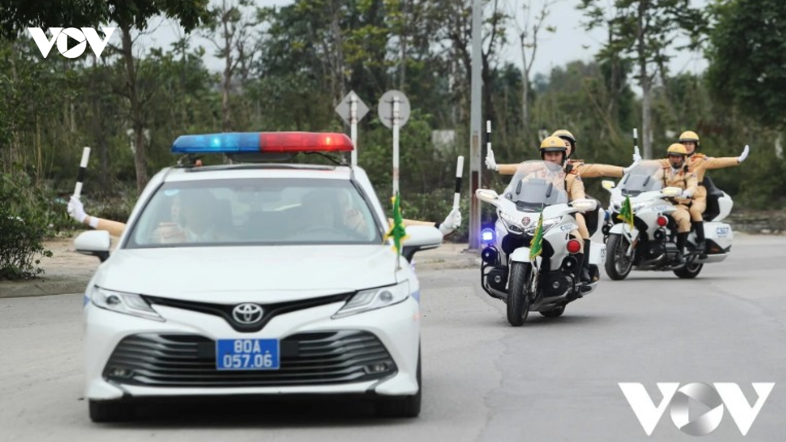 Không nhường đường cho xe ưu tiên, bị xử phạt thế nào?
