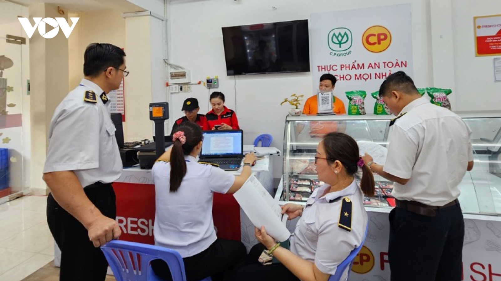 Kiểm tra đột xuất các chi nhánh Công ty C.P. Việt Nam ở Bình Dương