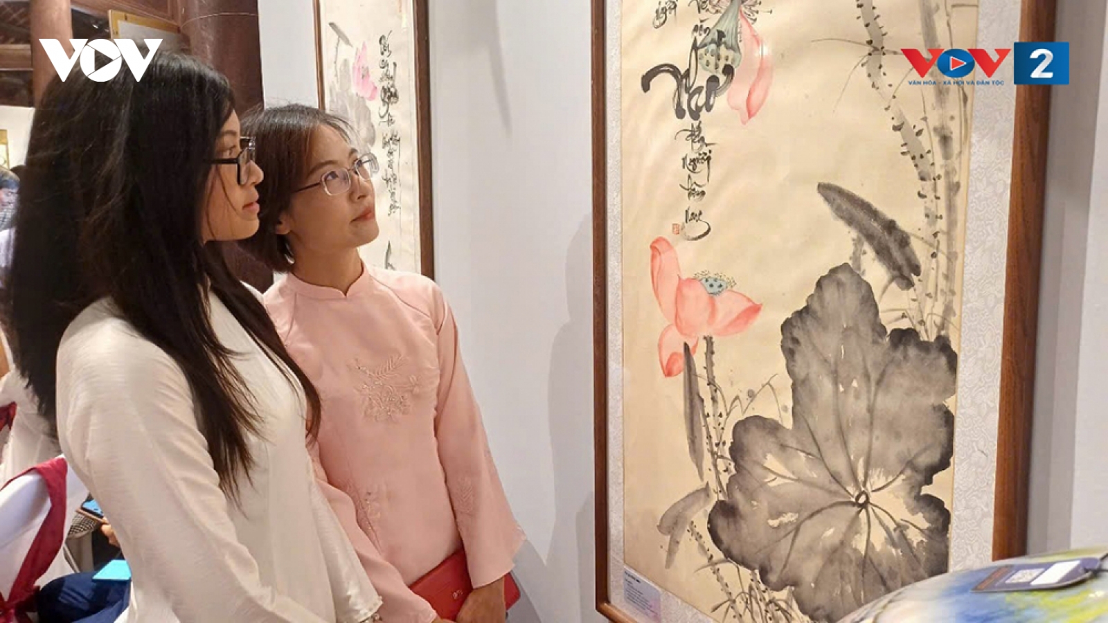 Nhiều trải nghiệm thú vị với trưng bày chuyên đề "Không gian văn hóa Sen và Kiều"