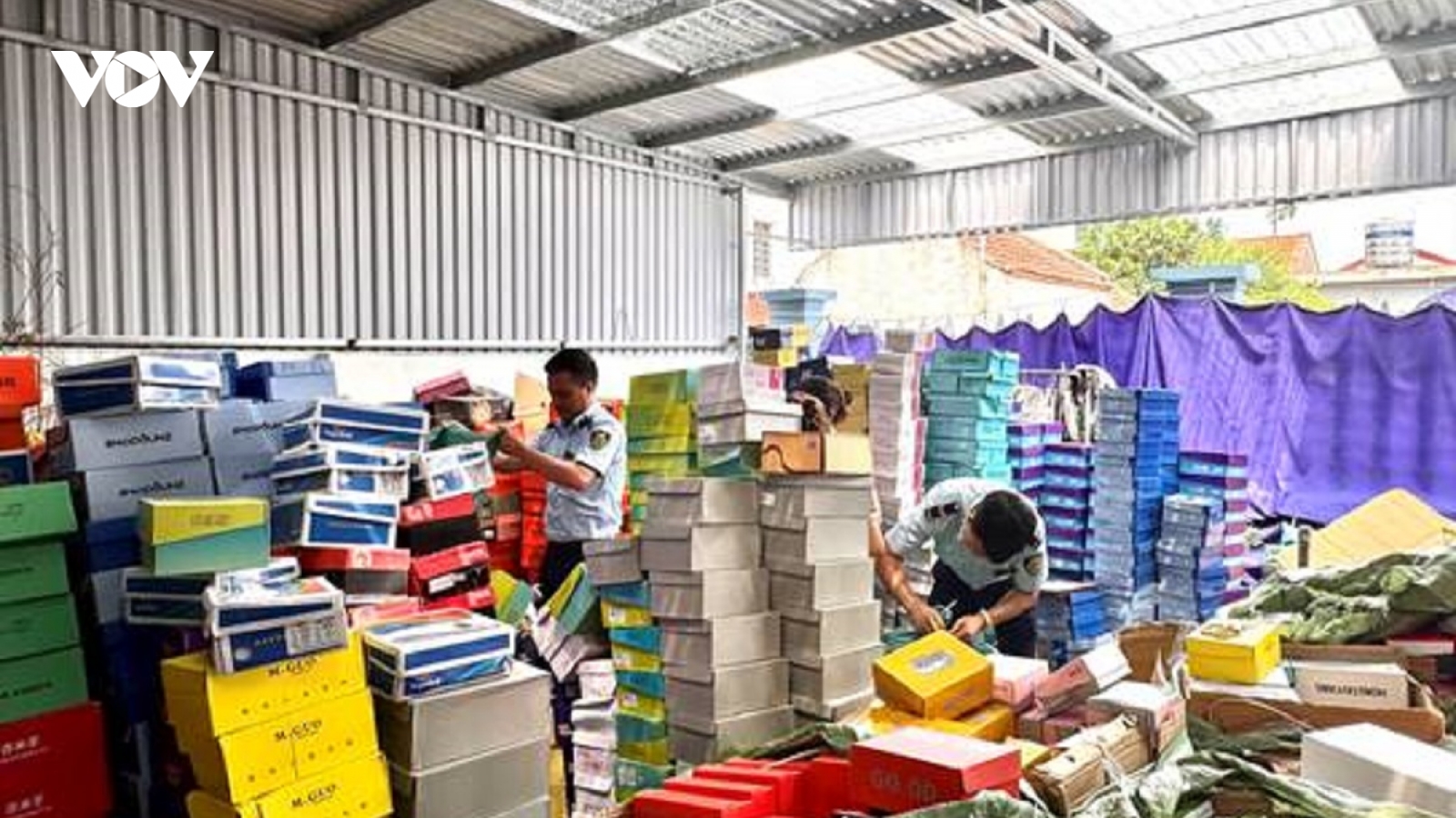 5.000 sản phẩm dùng cho trẻ em nhập lậu bị tạm giữ ở Ninh Bình