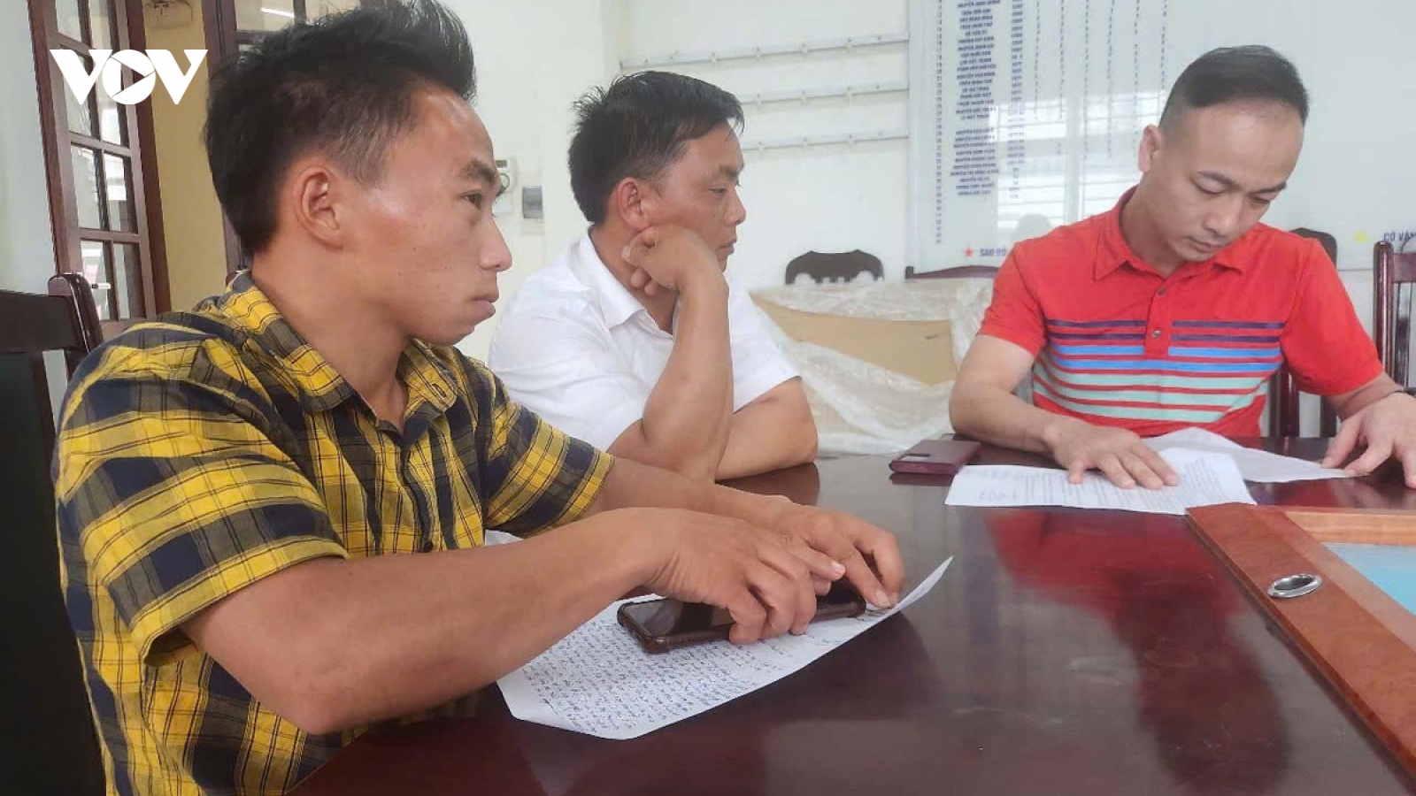 Nóng 24h: Tạm giữ 3 đối tượng liên quan vụ 2 người Mông bị taxi "chặt chém"