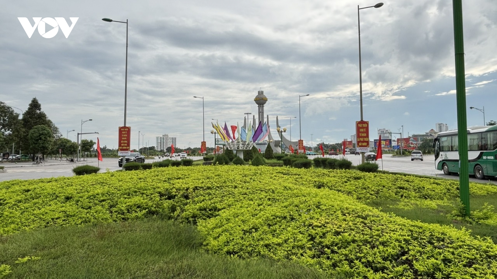 Thanh Hóa rực rỡ cờ hoa trước ngày công bố chính quyền địa phương 2 cấp