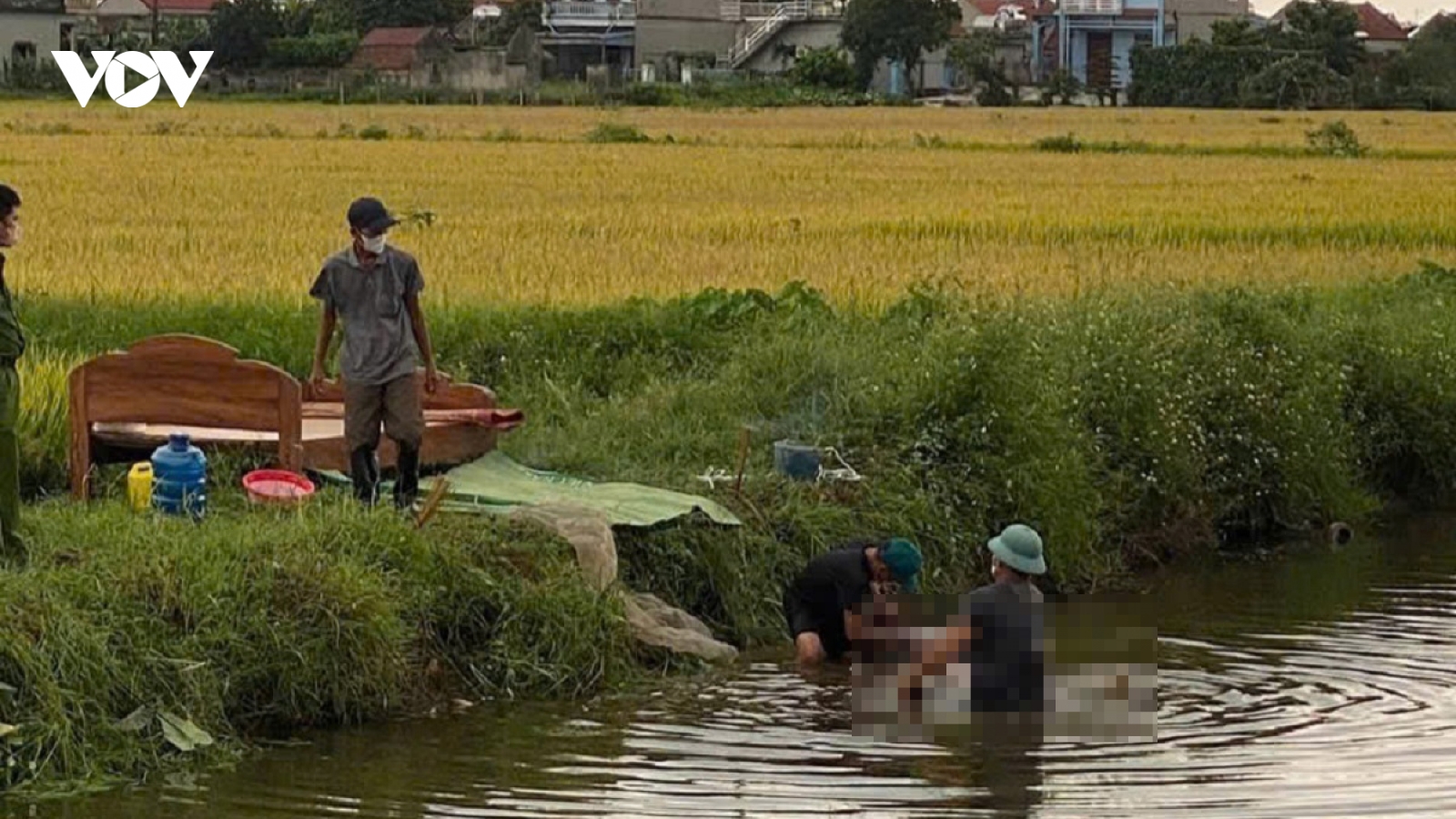 Người đàn ông tử vong dưới mương nước ở Nam Định