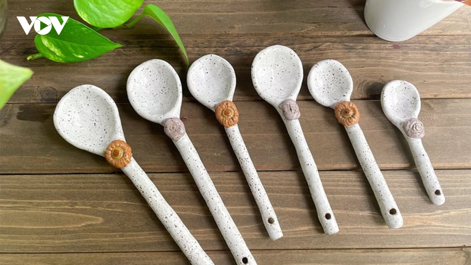 Say rượu mơ thấy dùng thìa gây nôn, phát hiện thìa kẹt trong ruột sau 6 tháng