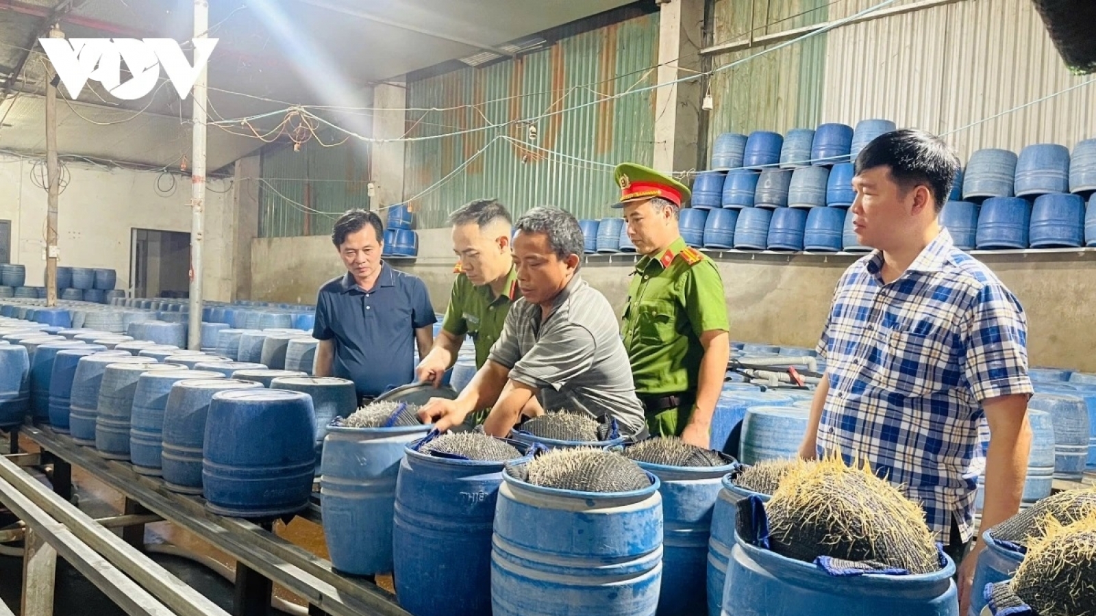 Đủ món trên mâm, nhưng thiếu nhất an toàn thực phẩm