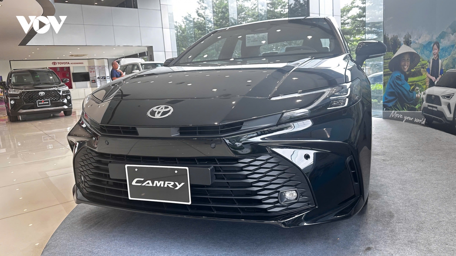 Giảm giá sâu 150 triệu đồng, Toyota Camry tạo gánh nặng cạnh tranh cho đối thủ