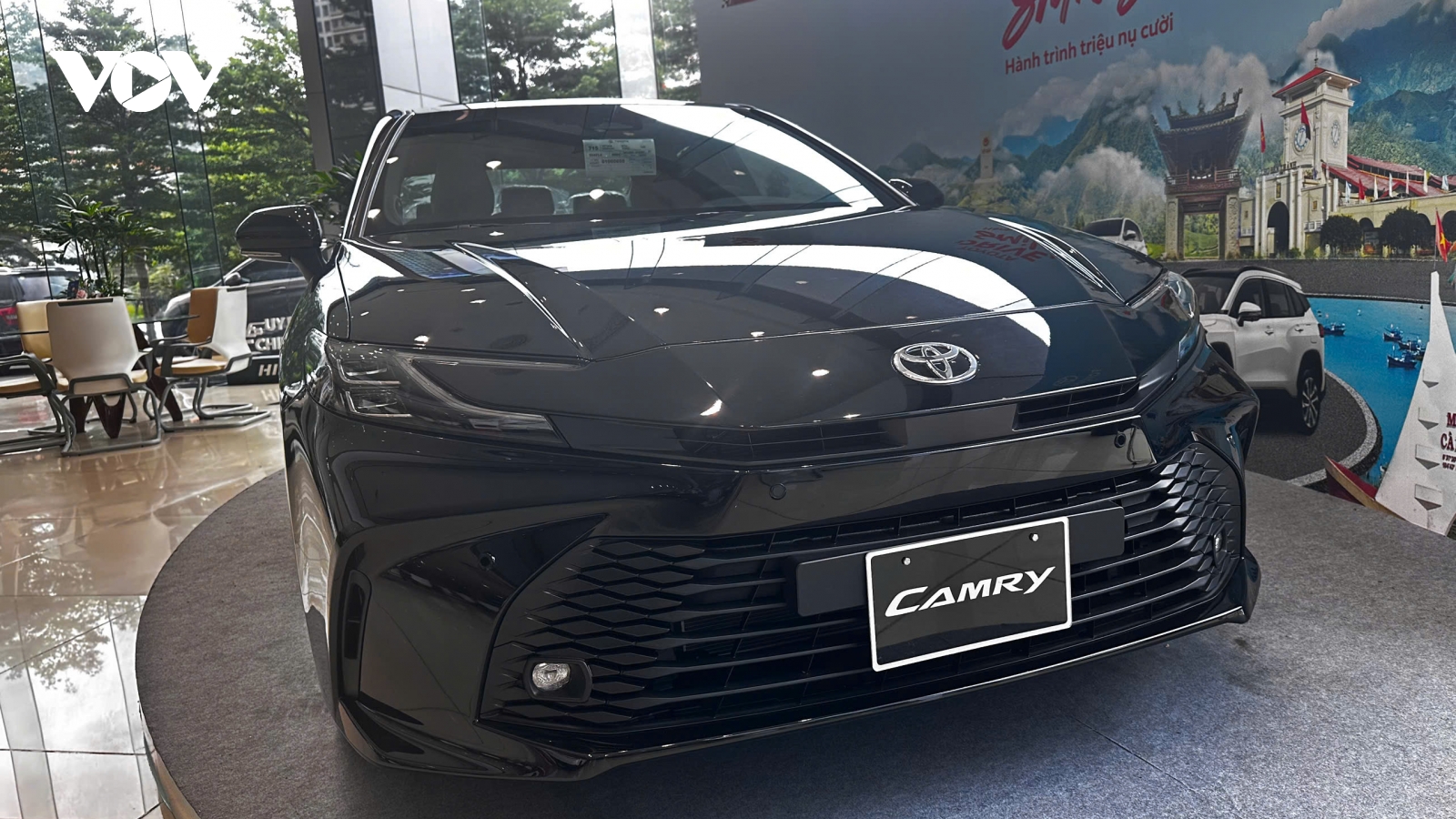 Toyota Camry tăng giá bán?