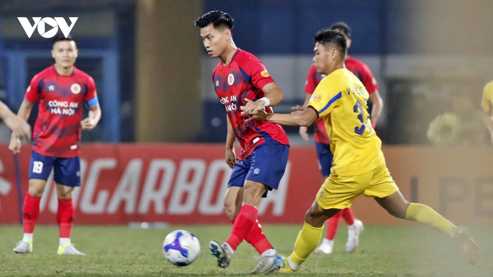 Chuyển nhượng V-League mới nhất: CLB CAHN chốt tương lai của Văn Thanh