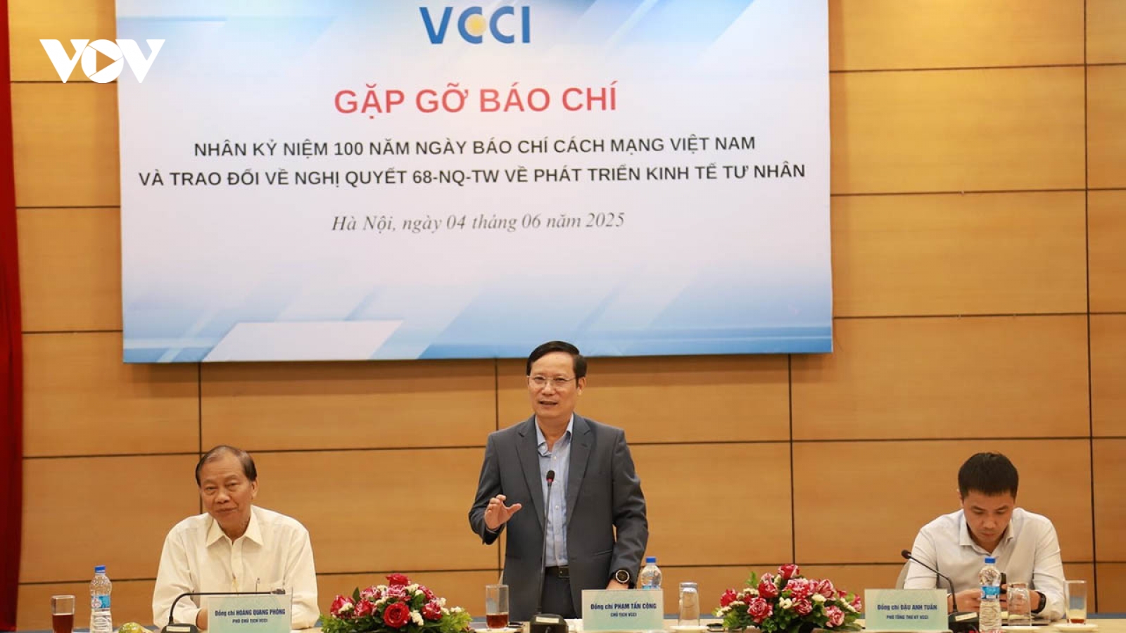 Báo chí góp phần khơi dậy khí thế, tạo đà bứt phá cho cộng đồng doanh nghiệp