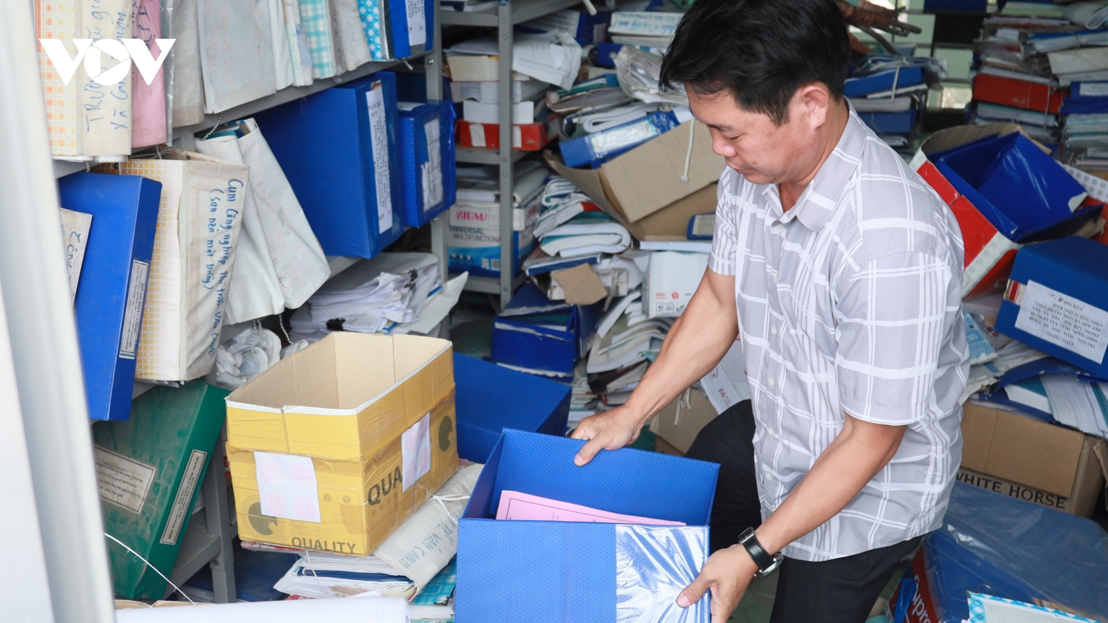 Cán bộ ở Bình Định làm cả ngày cuối tuần để sớm đưa bộ máy cấp xã vào vận hành