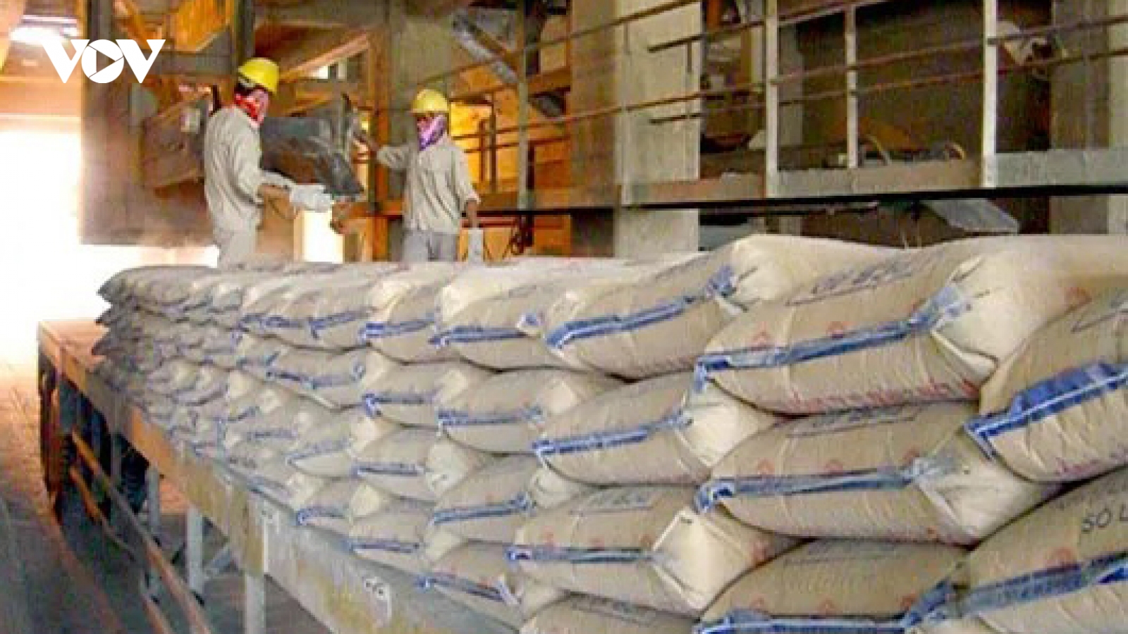 Khan hiếm cát xây dựng kéo theo tiêu thụ xi măng giảm mạnh