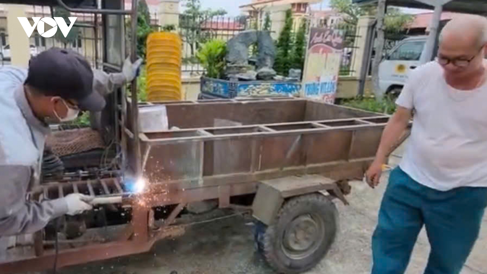 Hà Nội: Vận động tiêu hủy nhiều xe ba bánh tự chế
