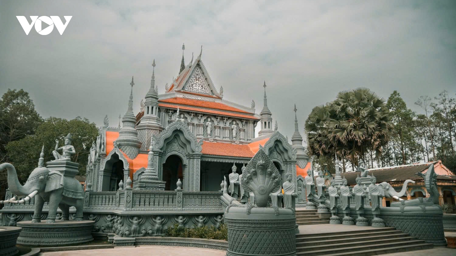 Chùa Sa Leng - viên ngọc kiến trúc Khmer giữa lòng Trà Cú