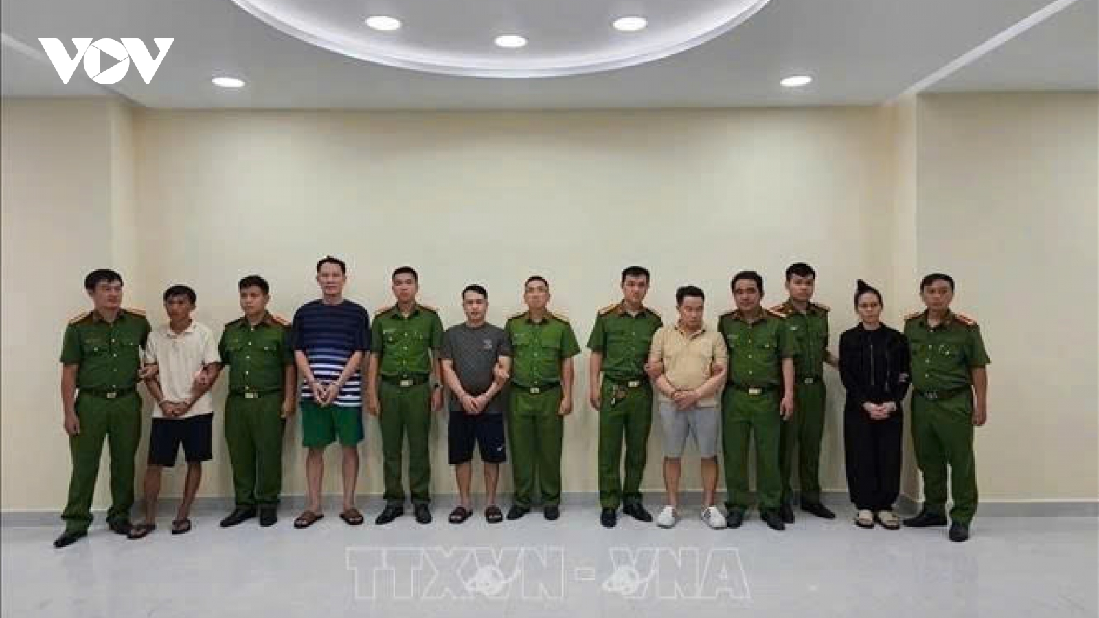 Nóng 24h: Thủ đoạn “phù phép” dầu nhớt giả của nhóm đối tượng tại TP.HCM